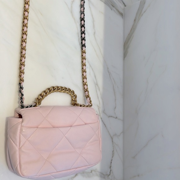 Authentic CHANEL 19 Lambskin Quilted Medium Flap Light Pink Pristine - Picture 9 of 14